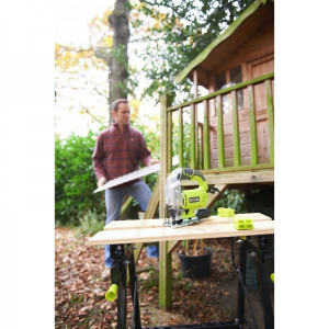 Электролобзик Ryobi RJS750-G 5133002215 на улице