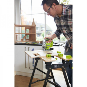 Электролобзик Ryobi RJS750-G 5133002215 на деревянной поверхности