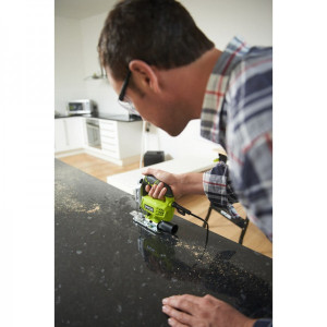 Электролобзик Ryobi RJS750-G 5133002215 на металлической поверхности