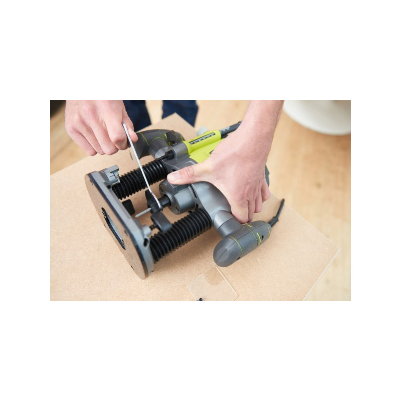Замена оснастки фрезера Ryobi RRT1600-K 5133004796