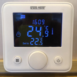 Терморегулятор Grand Meyer Mondial Series W330 Wi-Fi бежевый - общий вид -управление с помощью телефона