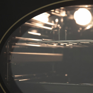 Освещение в электрическом духовом шкафу Maunfeld EOEFG.566RBG.RT Ivory