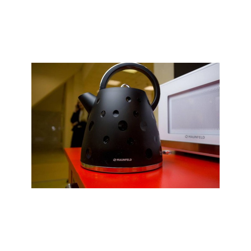 Электрочайник Maunfeld MFK-647BK в интерьере