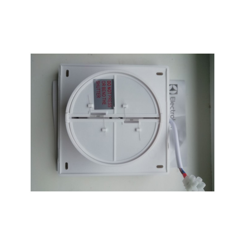 Вытяжной вентилятор Electrolux Basic EAFB-100 сзади