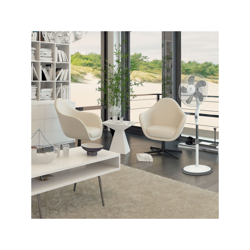 Напольный вентилятор Electrolux EFF-1003D в интерьере