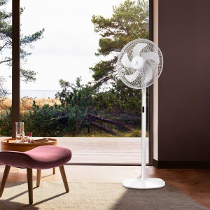 Напольный вентилятор Electrolux EFF-1002i в интерьере