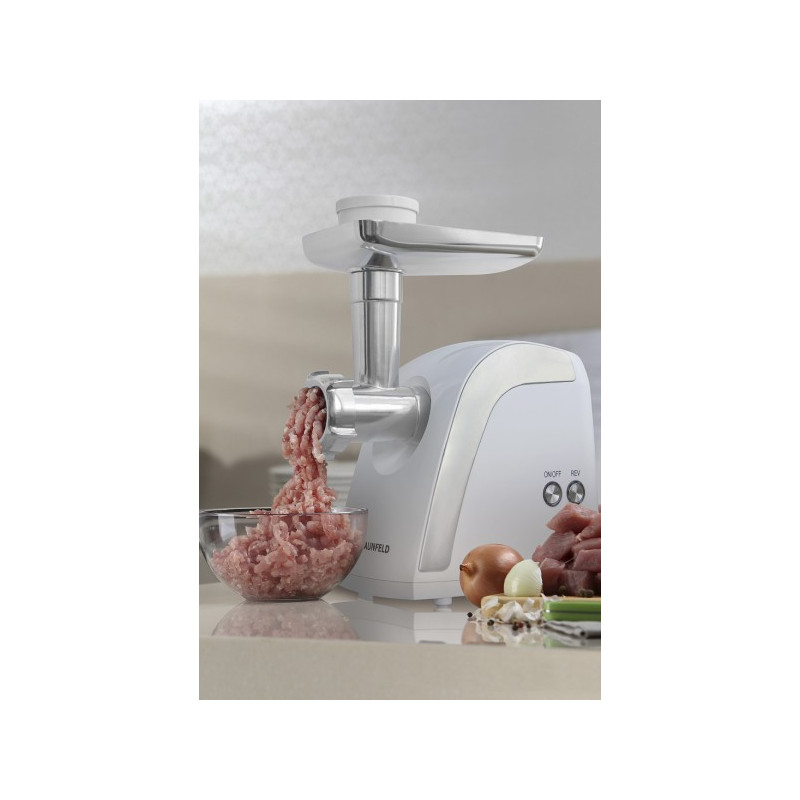 Мясорубка Maunfeld MMG.2000W в процессе использования