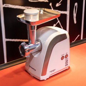 Мясорубка Maunfeld MMG.2000W в интерьере