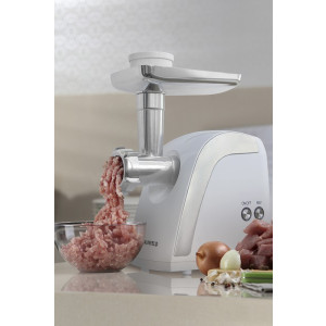 Мясорубка Maunfeld MMG.2000W в процессе использования