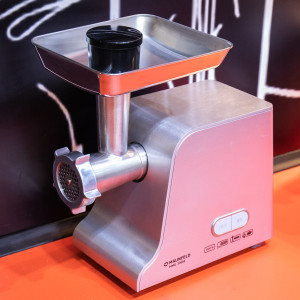 Мясорубка Maunfeld MMG.3000S в интерьере