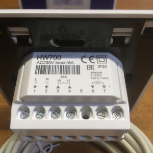 Терморегулятор Grand Meyer HW700 бежевый - вид с обратной стороны