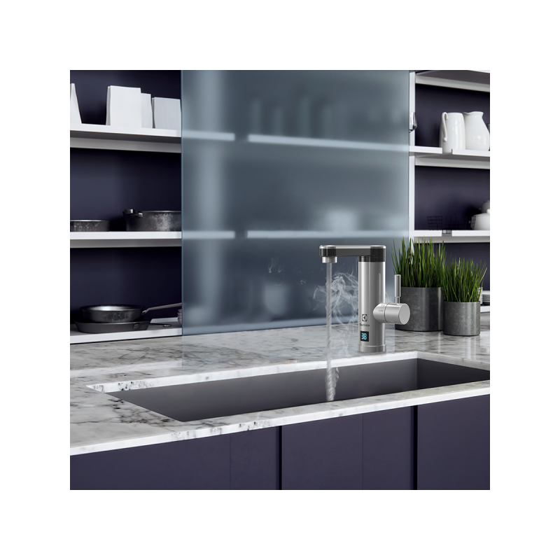 Проточный водонагреватель Electrolux Taptronic S в интерьере
