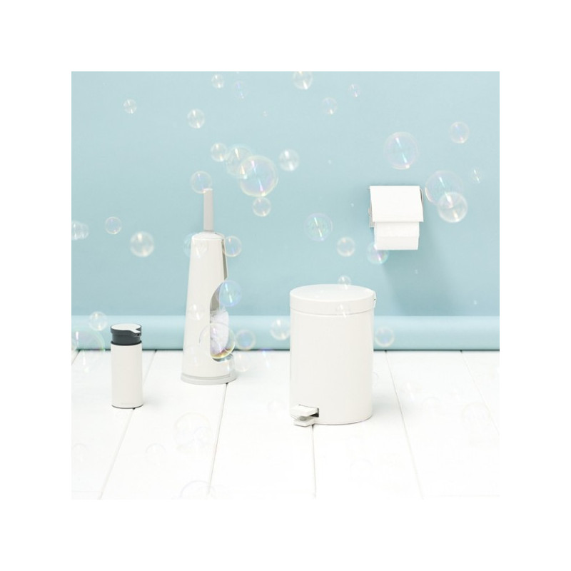 Линейка аксессуаров Brabantia для ванной комнаты в белом цвете