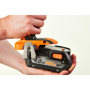 Подсоединение аккумулятора AEG Powertools BSS 18C 12ZBL LI-402C 4935459427