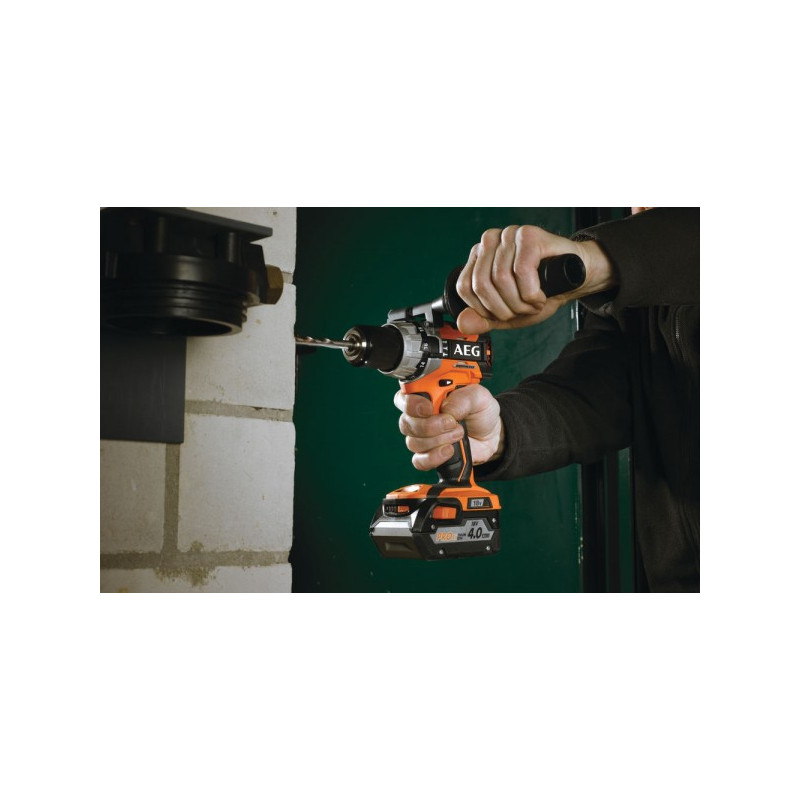 Дрель-шуруповерт AEG Powertools BSB 18C2BL-0 4935472009 (без АКБ) в процессе работы