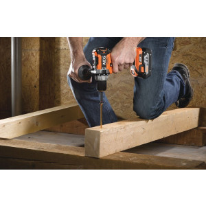 Дрель-шуруповерт AEG Powertools BSB 18C2BL-0 4935472009 (без АКБ) в процессе завинчивания шурупа