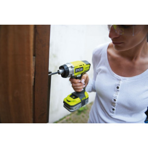 Винтоверт Ryobi RID1801M 5133001168 (без АКБ) в процессе работы