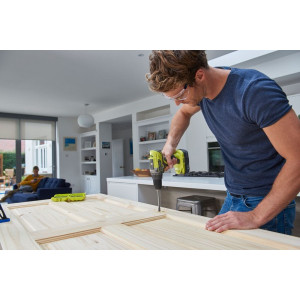 Дрель-шуруповерт Ryobi R18DD3-120S 5133003347 в процессе работы