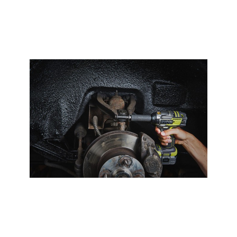 Гайковерт Ryobi R18IW7-0 5133004220 (без АКБ) в процессе работы