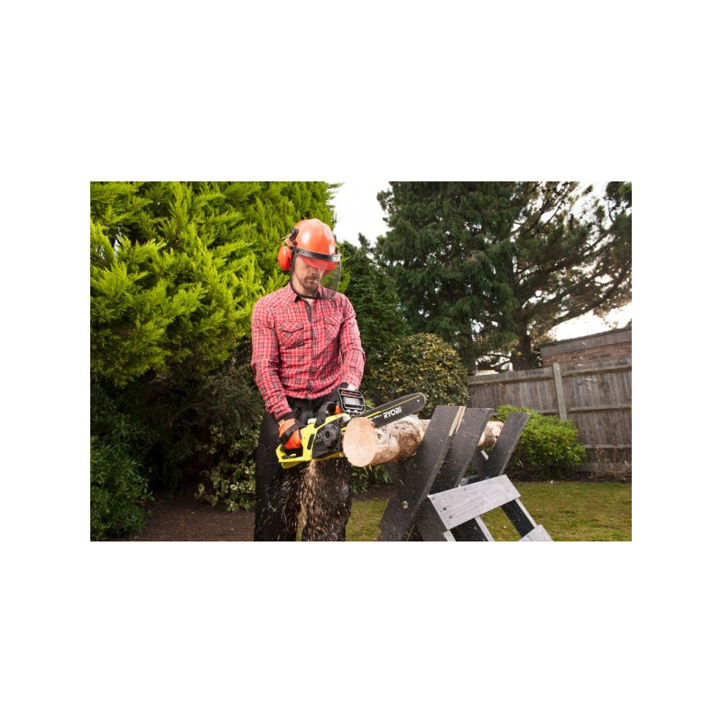 Электропила цепная Ryobi RCS1935B 5133004338 в деле