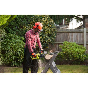 Электропила цепная Ryobi RCS2340B 5133004340 в действии