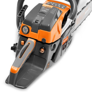 Бензопила Daewoo Power DACS 4500 с эргономичной рукояткой