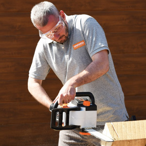 Пила цепная аккумуляторная Daewoo Power DACS 1640Li (без АКБ) с удобной ручкой