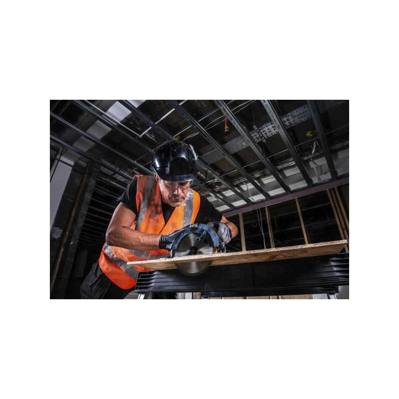 Циркулярная пила AEG Powertools KS 12-1 4935472006 в работе