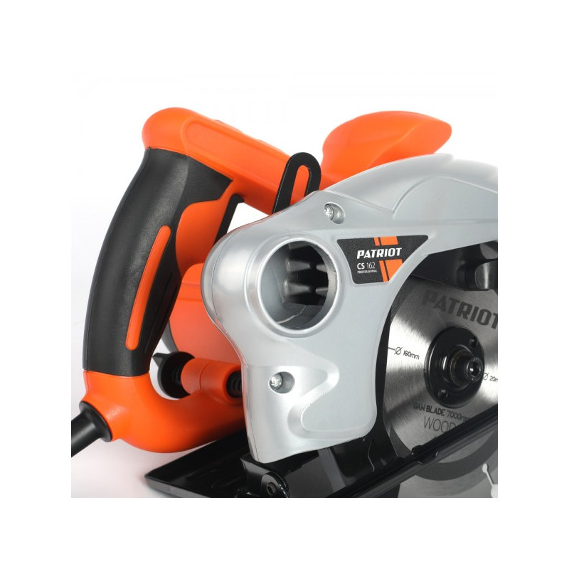 Циркулярная пила Patriot CS 162 190301620 с отверстием для подключения пылесоса