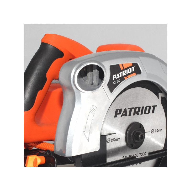 Циркулярная пила Patriot CS 210 190301610 с отверстием для подключения к пылесосу