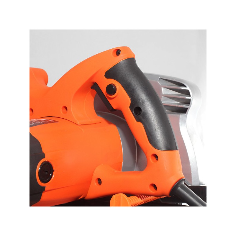 Циркулярная пила Patriot CS 210 190301610 с удобной рукояткой