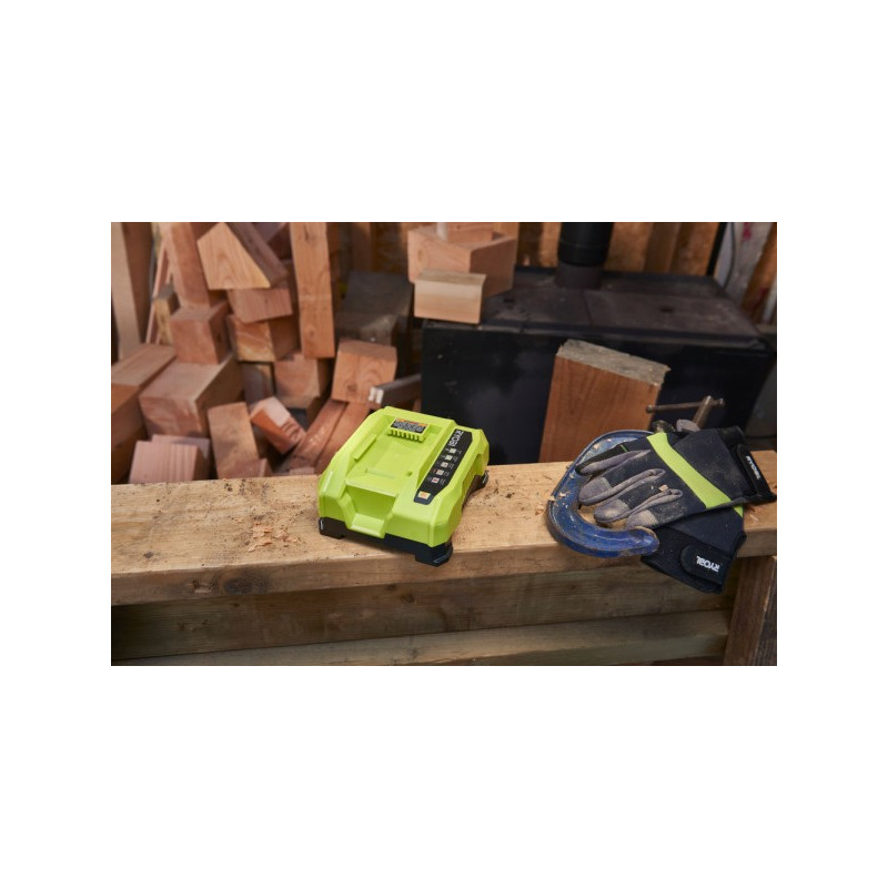 Вид сверху зарядного  устройства Ryobi RY36C60A