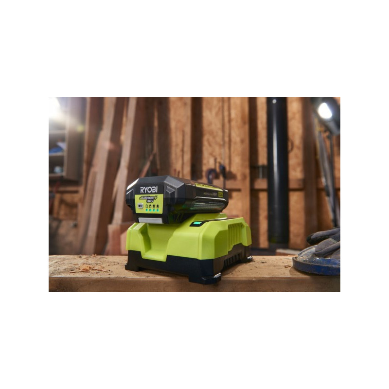 Зарядное устройство Ryobi RY36C60A  в процессе работы