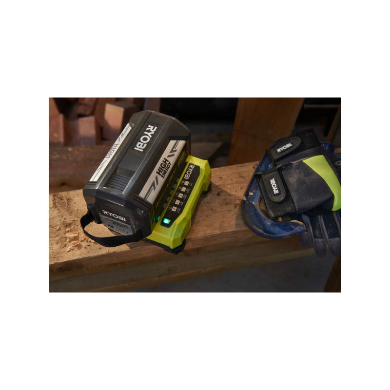 Зарядное устройство Ryobi RY36C60A 36В с аккумулятором на зарядке