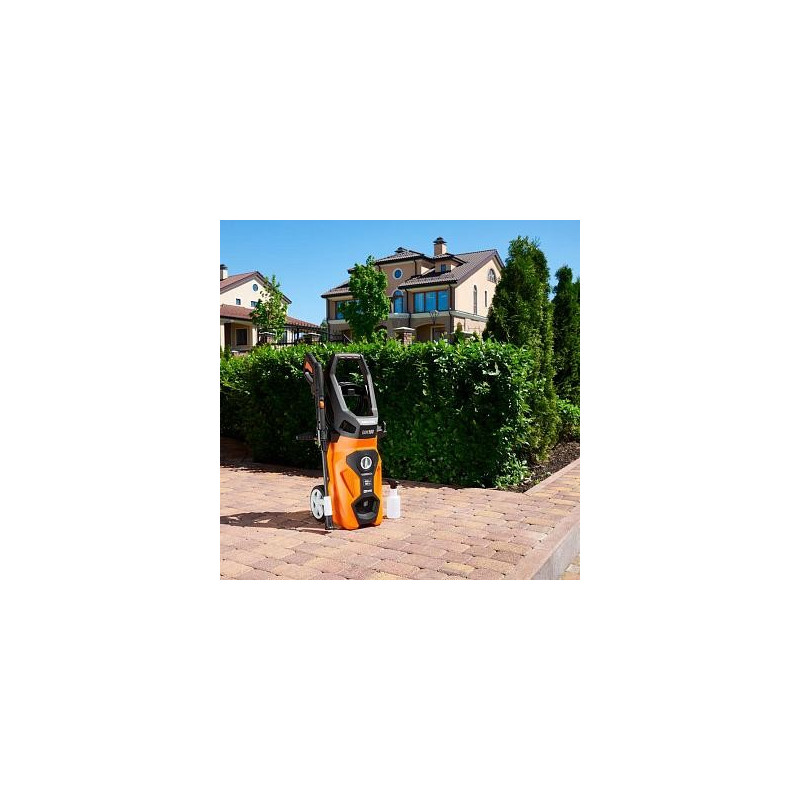 Мойка высокого давления Daewoo Power DAW 500 на улице