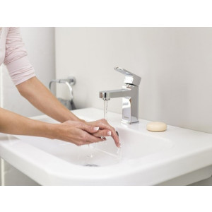 Смеситель Ravak CR 012.00 X070041 в открытом состоянии