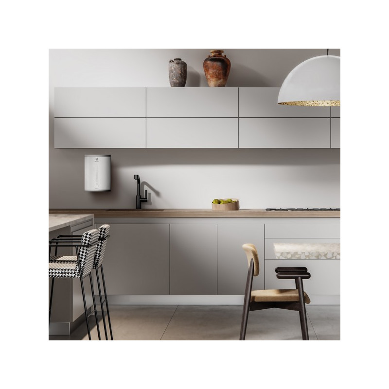 Накопительный водонагреватель Electrolux EWH 10 Genie Eco O в интерьере