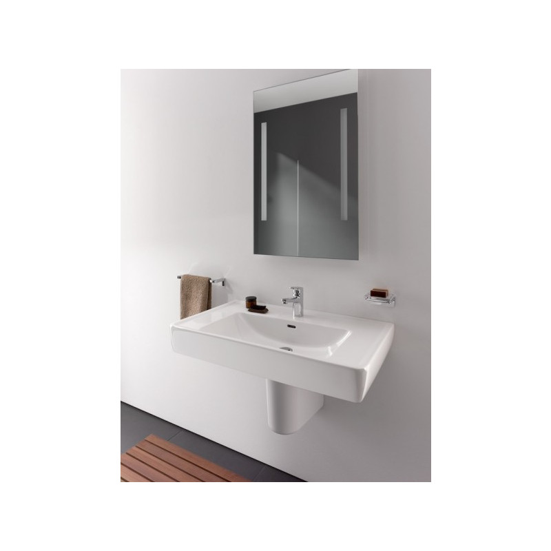 Фото в интерьере умывальника Laufen Pro A 8139560001041