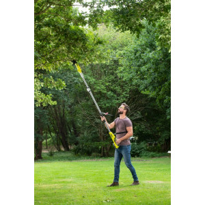 Высоторез Ryobi RY18PLA-0 (без АКБ) в процессе работы