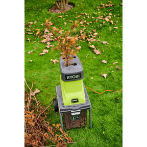 Измельчение садовым измельчителем Ryobi RSH2545B