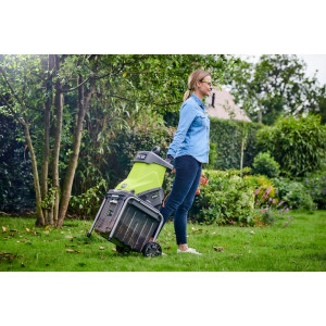 Удобство перемещения садового измельчителя Ryobi RSH2545B