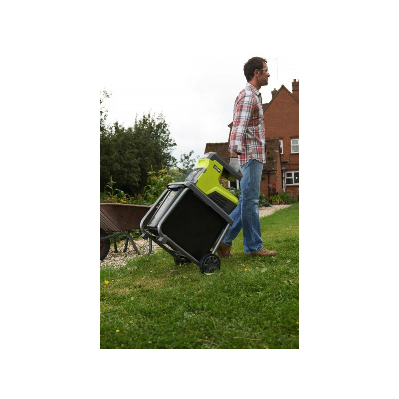Удобство перемещения садового измельчителя Ryobi RSH3045U