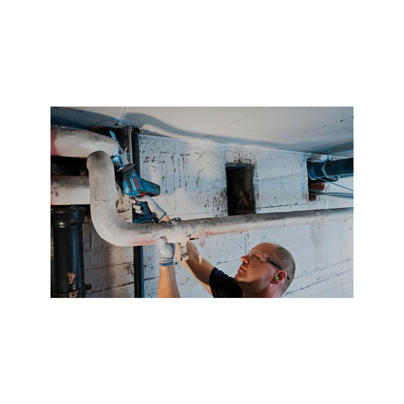 Сабельная пила Bosch GSA 18 V-LI C Professional 0615990M3Y для распила труб