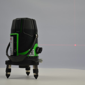 Лазерный уровень Zitrek LL1V1H 065-0177 проецирует линию