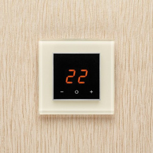 Терморегулятор DeLUMO Orto 0337 белый жемчуг на светлой стене