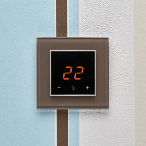 Терморегулятор DeLUMO Orto 7013 натуральный коричневый на разноцветной стене