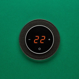 Терморегулятор DeLUMO Ronda 0337 сияющий черный на зеленом фоне