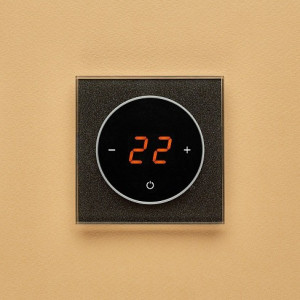 Терморегулятор DeLUMO Takto 0337 сияющий черный на желтой стене