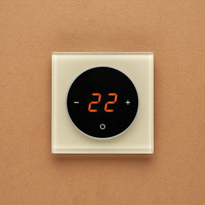 Терморегулятор DeLUMO Takto 1015 светлый бежевый на темной стене