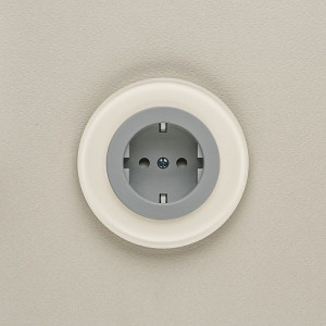 Розетка DeLUMO Ronda 1013 белый жемчуг на светлом фоне